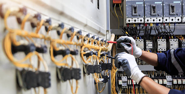 Professional Electrician technician working in Alma, NE